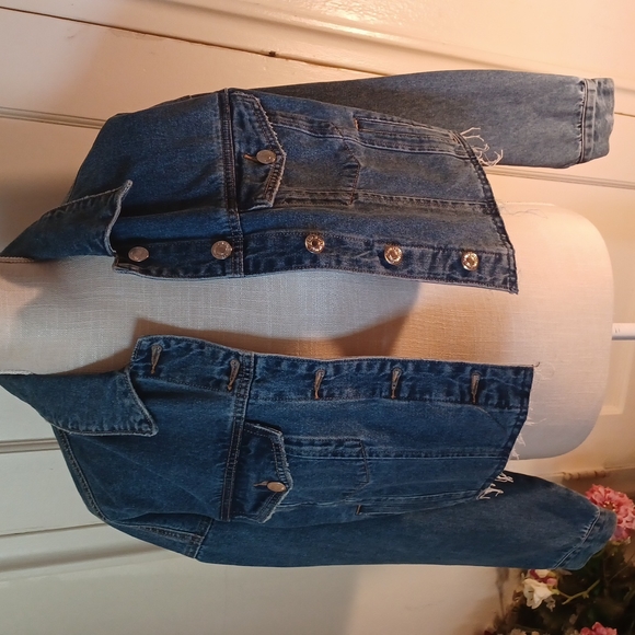 Forever 21  short jacket - Picture 2 of 3